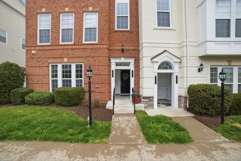 Brick townhome (Leesylvania) in Woodbridge, VA: real estate photo 1 of 14