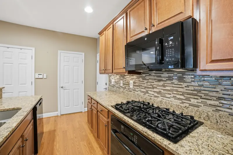 Brick townhome (Leesylvania) in Woodbridge, VA: real estate photo 13 of 14