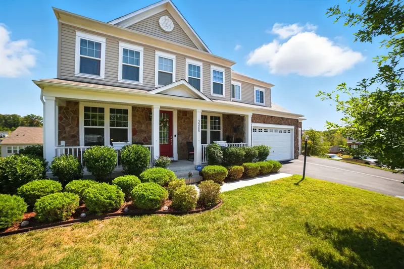 Colonial with stone patio in Woodbridge, VA: real estate photo 2 of 14