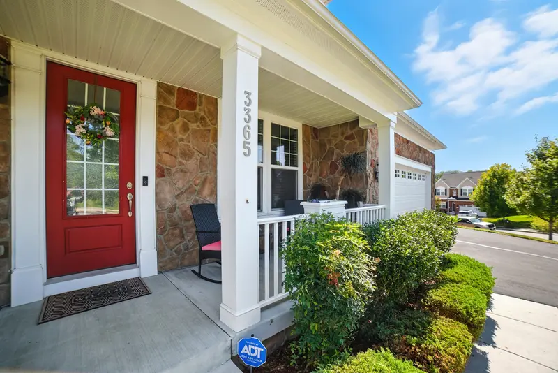Colonial with stone patio in Woodbridge, VA: real estate photo 3 of 14