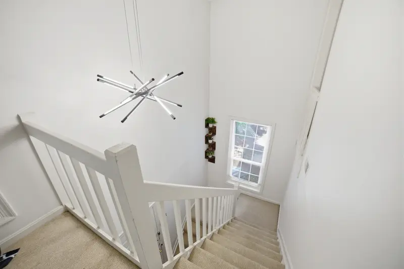 Condo in Woodbridge, VA: real estate photo 3 of 14