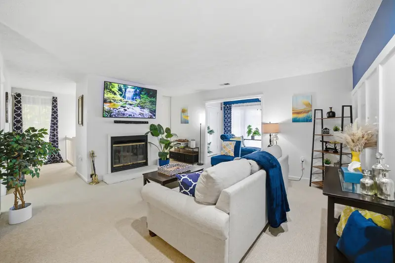 Condo in Woodbridge, VA: real estate photo 12 of 14